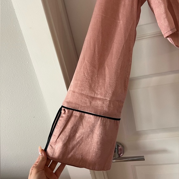 🌸 Sleep And Play Bell Sleeve Top in Mauve 🌸
💅 It’s giving pajama-chic 💅 - Picture 5 of 6